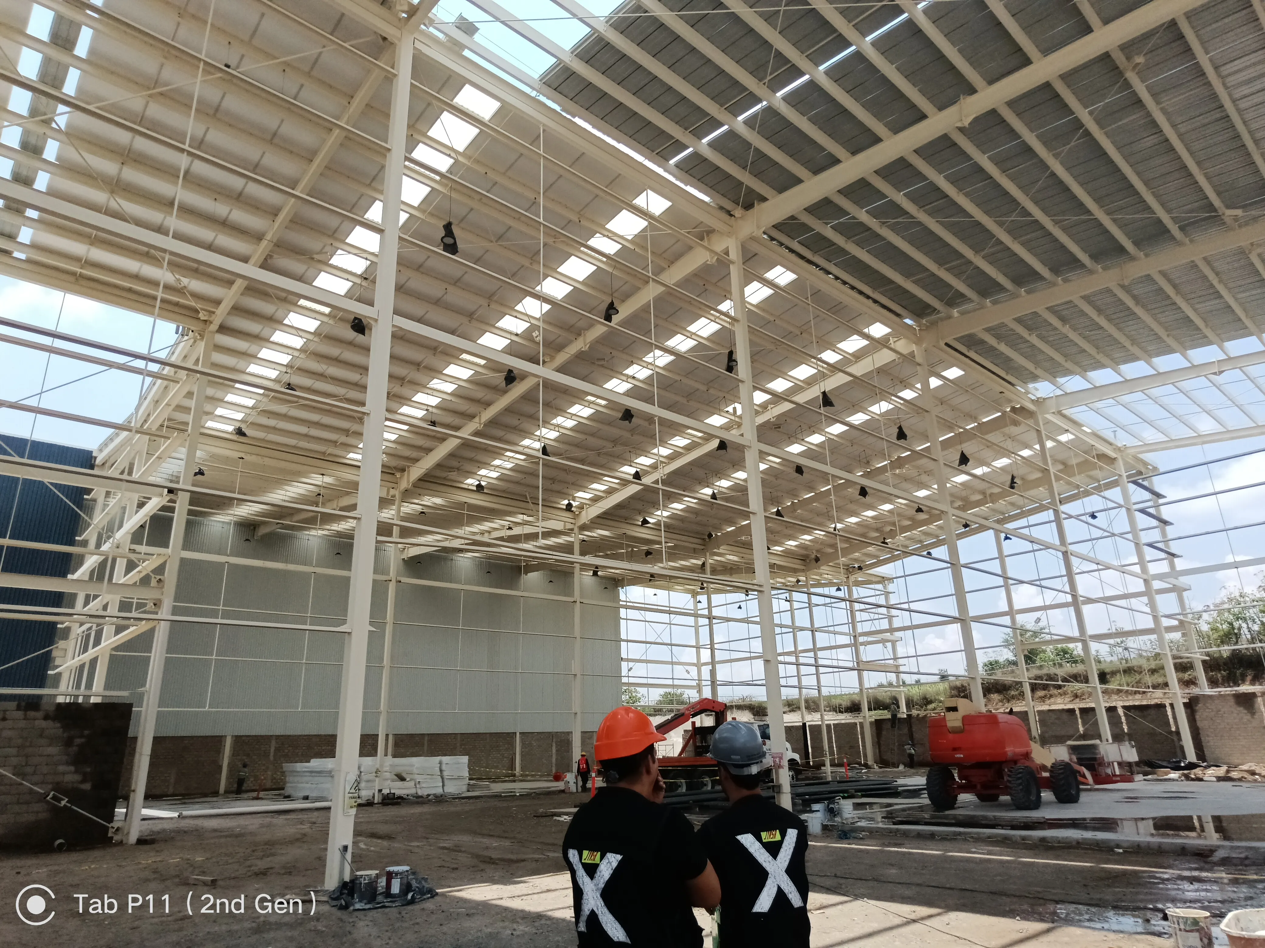 Cuadrilla Voltrum trabajando en obra industrial
