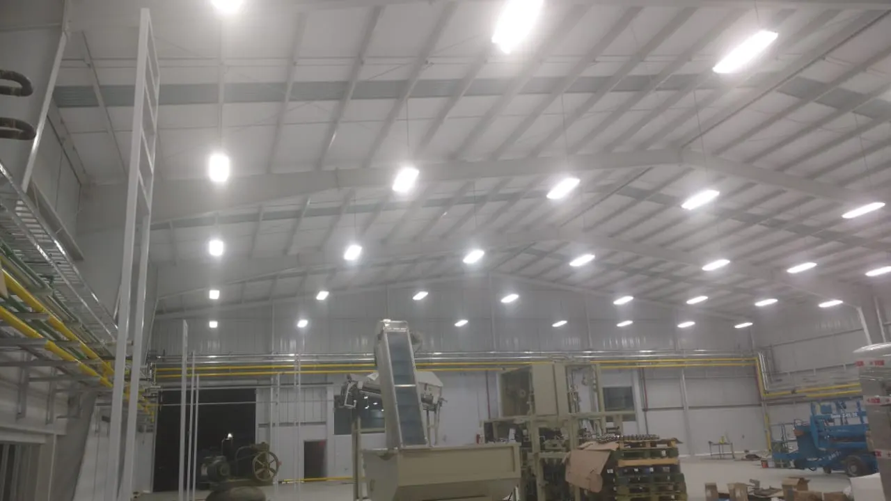 Nave industrial con instalación eléctrica Voltrum